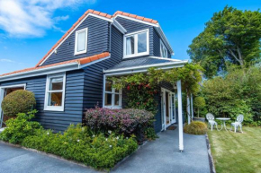 Black Cottage - Beautiful Central Cottage for Two